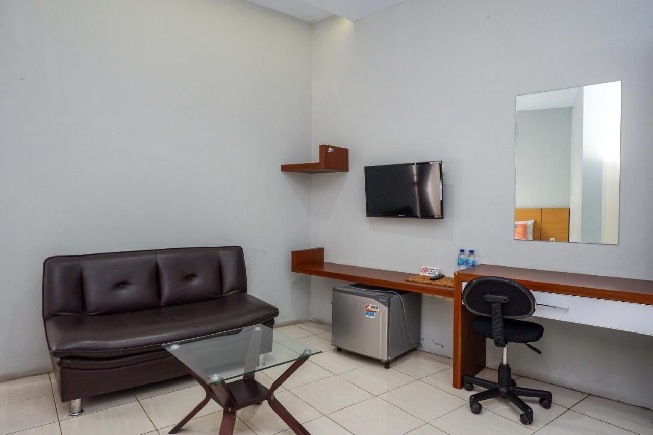 Sans Hotel Absari Yogyakarta Jarakan Exterior photo